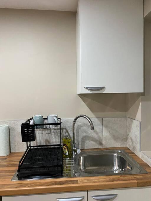 A Spacious Double Bed Studio Stoke-on-Trent Экстерьер фото